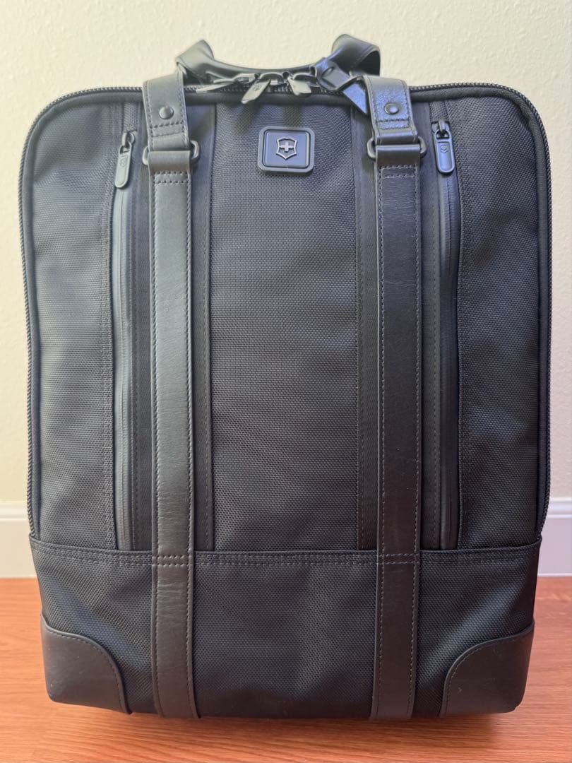 ヴィクトリノックス ブラック ビジネスキャリーケース 拡張可能 伸縮式ハンドル