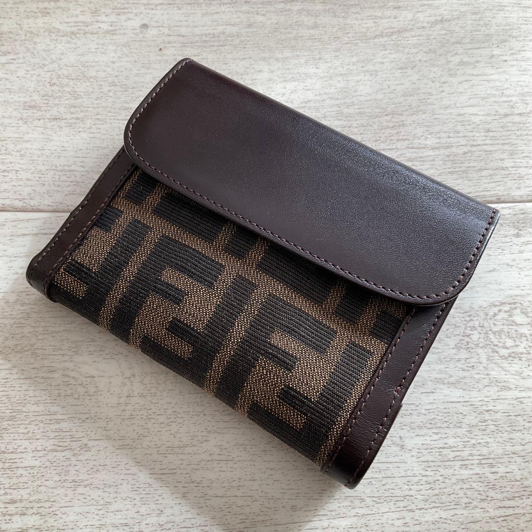 未使用 FENDI 二つ折りズッカ柄コンパクトウォレット ヴィンテージ ブラウン