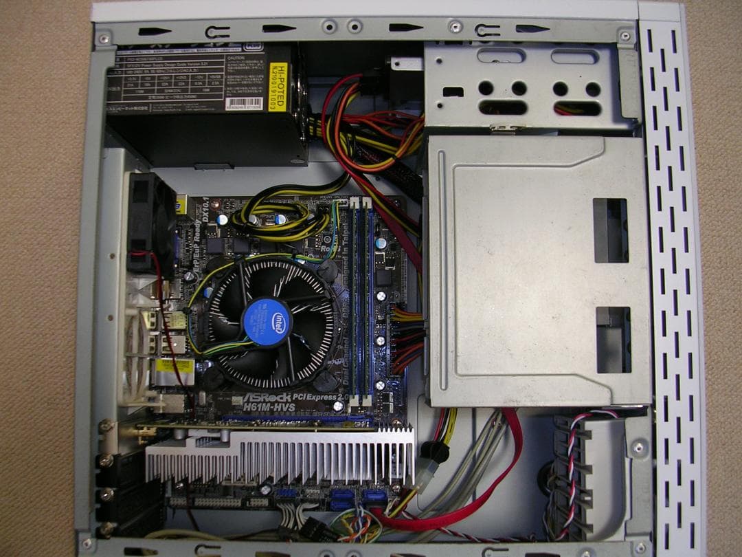 白いスリムパソコン Core-i5 軽ゲーム可