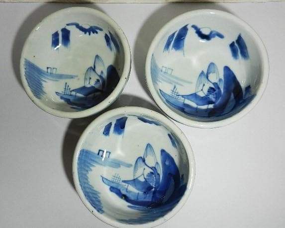 古伊万里染付「柳に帆掛舟図、渦巻蝙蝠文」小鉢３客（平均　Ｄ１６ｃｍ、Ｗ６００ｇ）