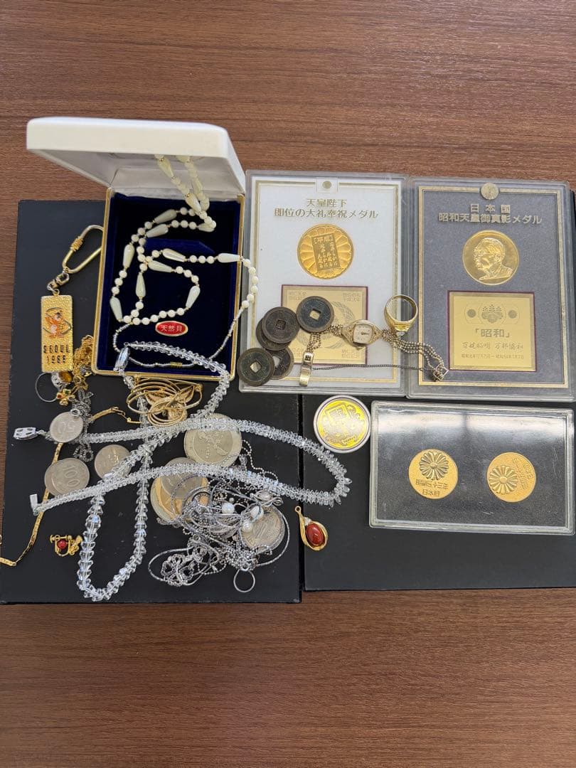 N*n様 h*u様 遺品整理品　詳細不明