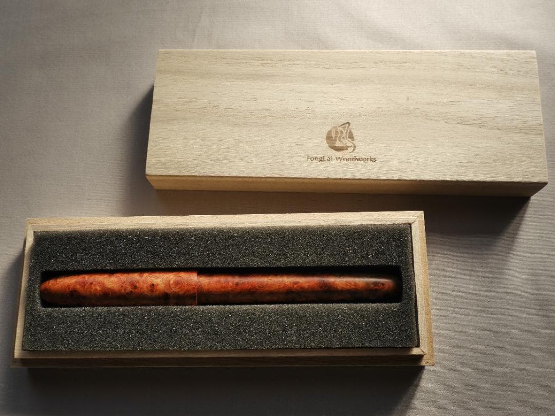 プラチナ万年筆＃3776 センチュリー用銘木軸 花梨瘤材紅白