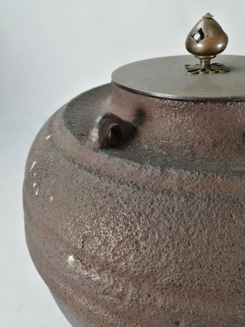 【茶事具】釜師聲鉄　織部筋釜　茶釜　釜386