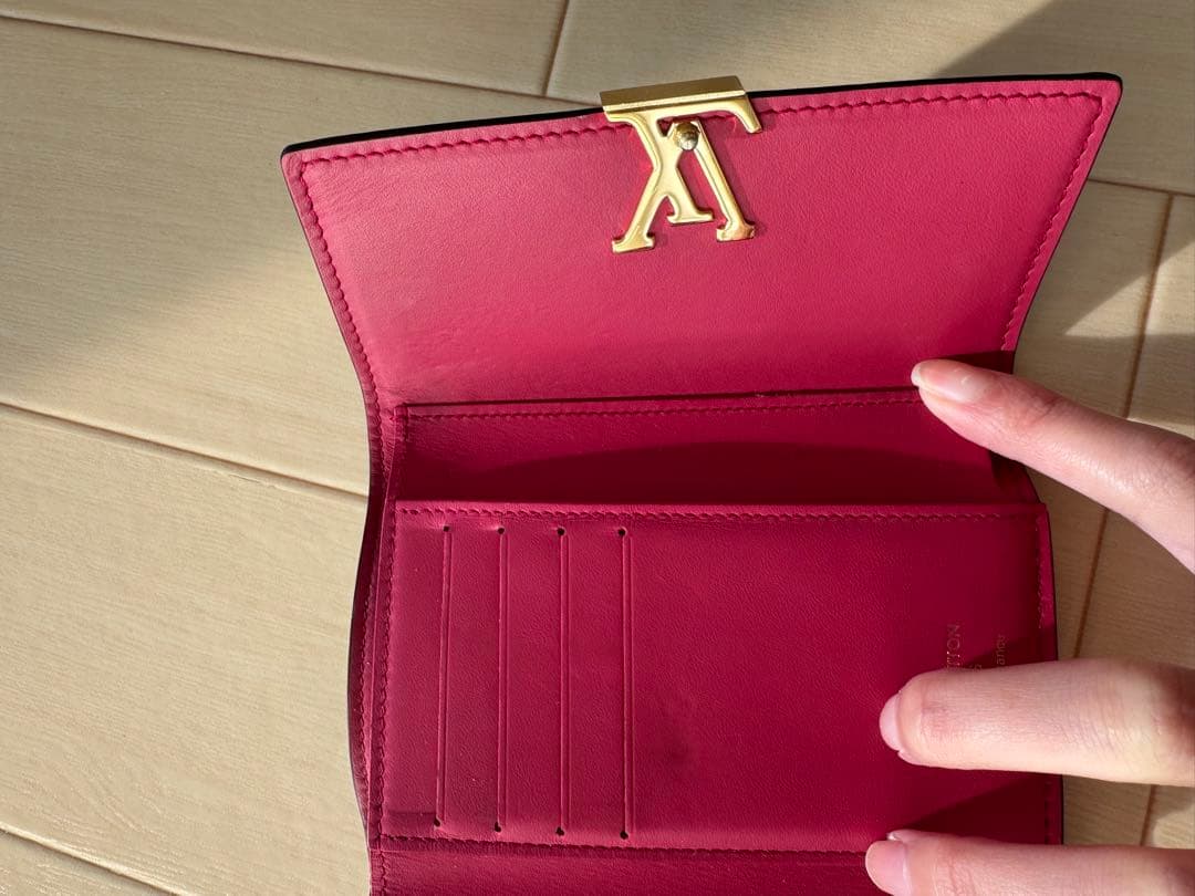 ルイヴィトン　ポルトフォイユ　カプシーヌ　三つ折り財布