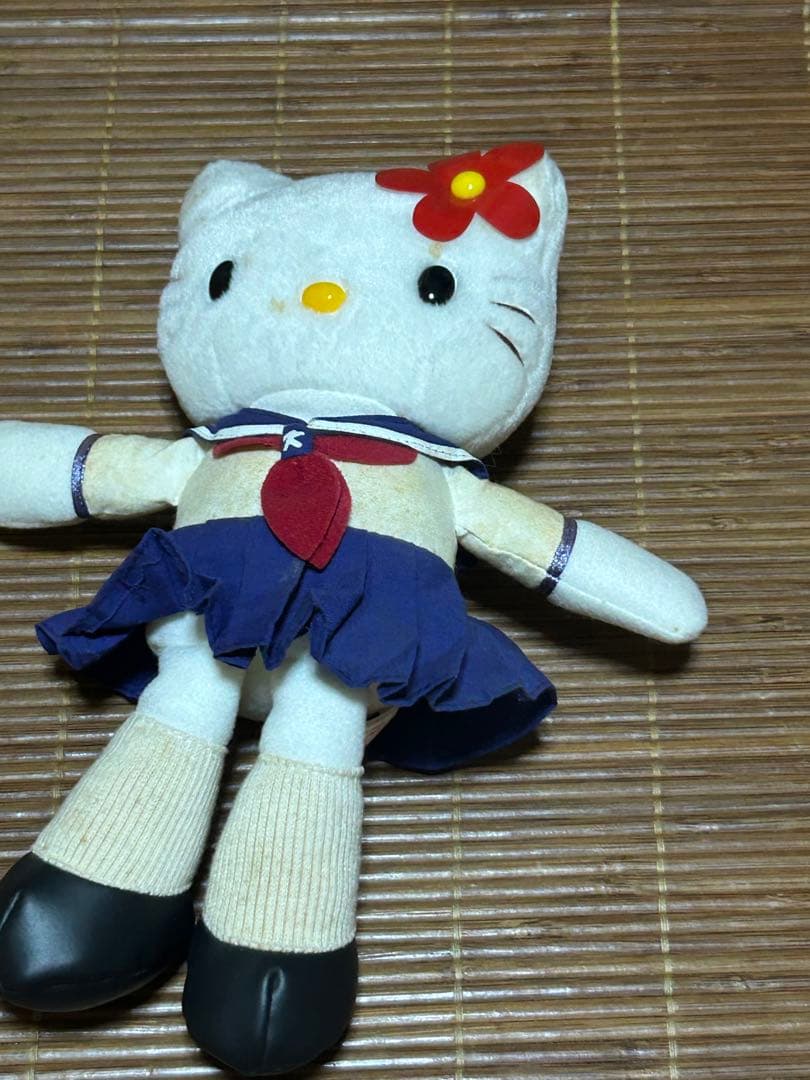 レア　ハローキティ 女子高生 セーラー服　ぬいぐるみ ハイソックス 　エイコー