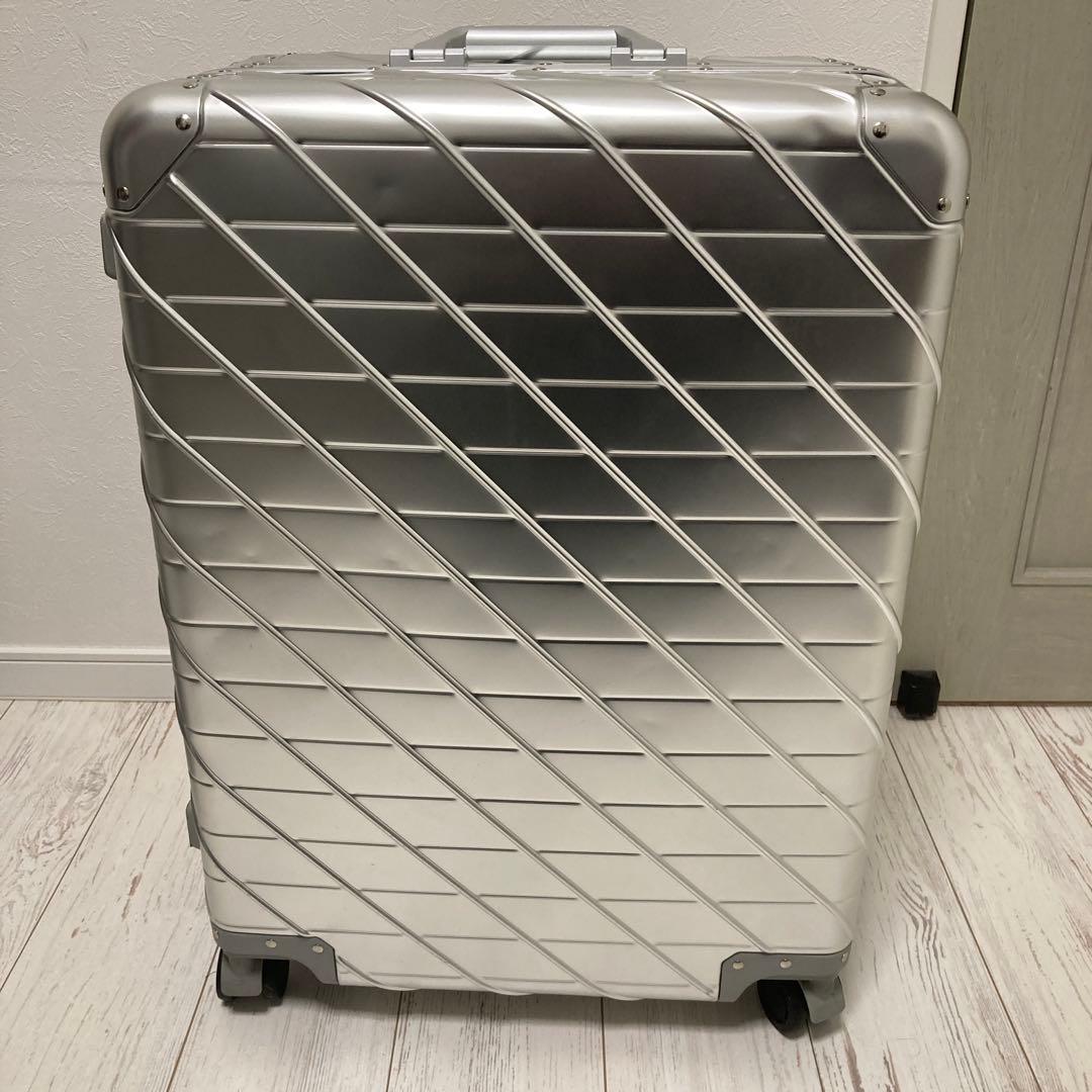 定価6.4万円 中型Mサイズ シルバー　高級スーツケース　中古品