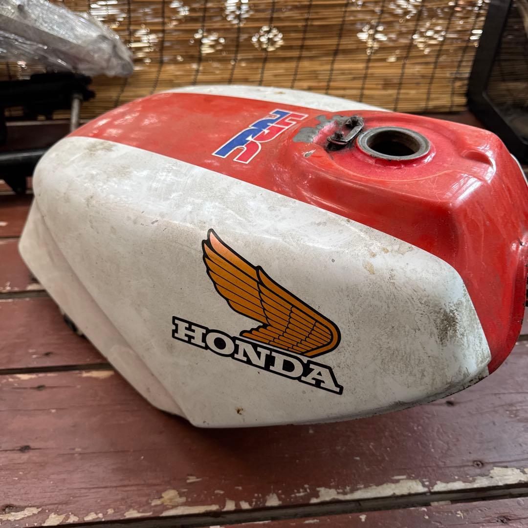 HONDA NS250R タンク
