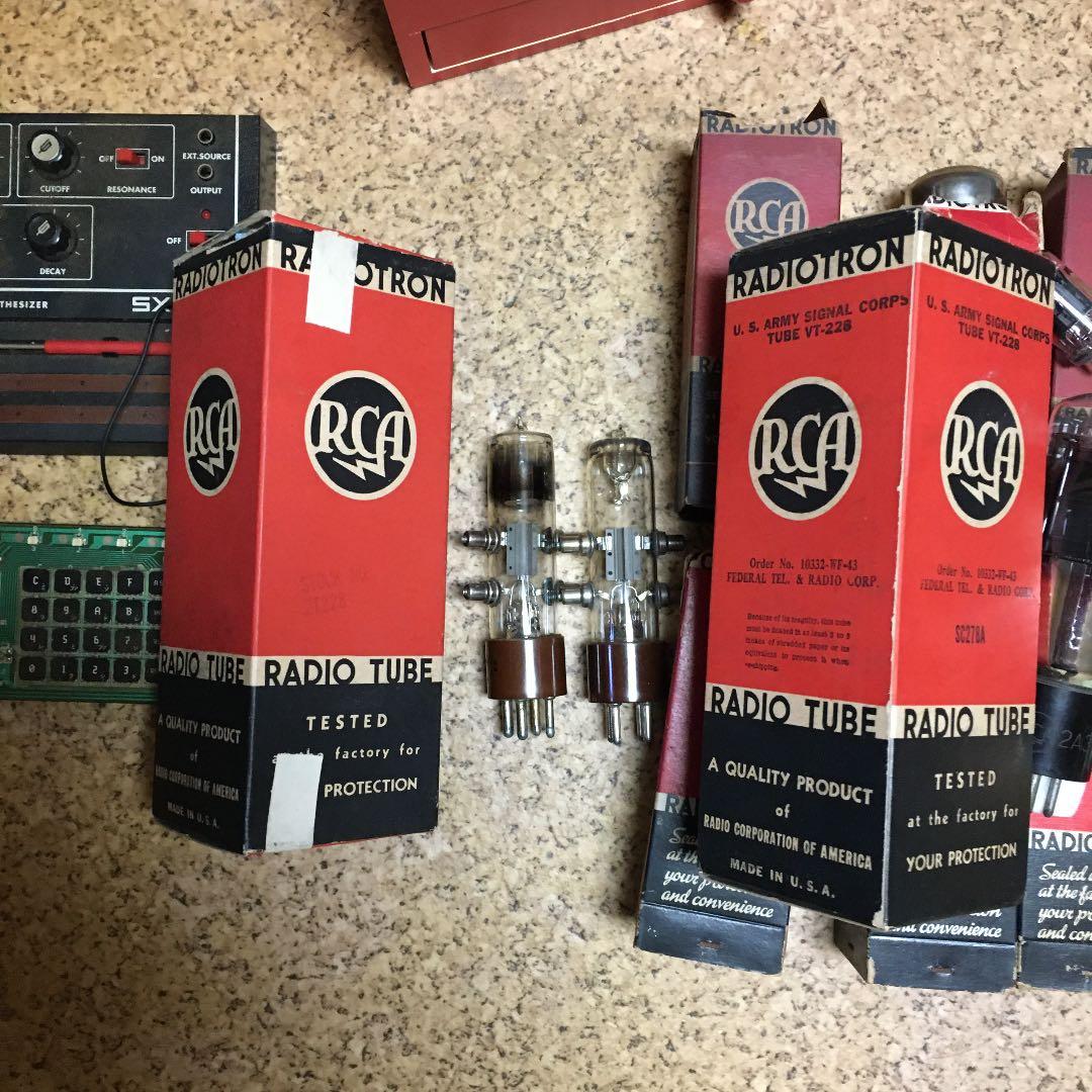 まず出ない球。VT-228珍しい赤箱カミナリマークの軍球。箱はST-19より大。