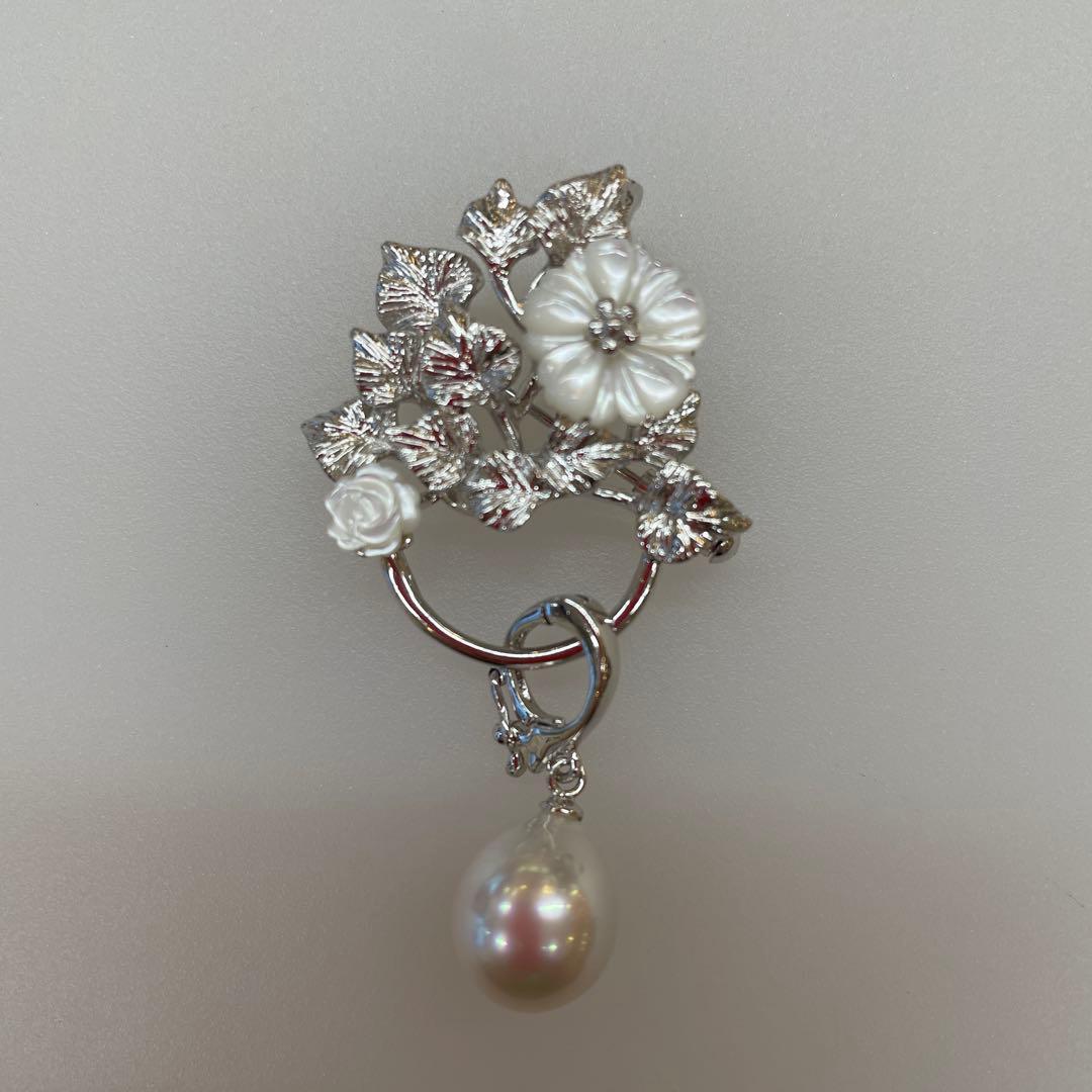 SILVERシルバー　　花と真珠のエレガントブローチ