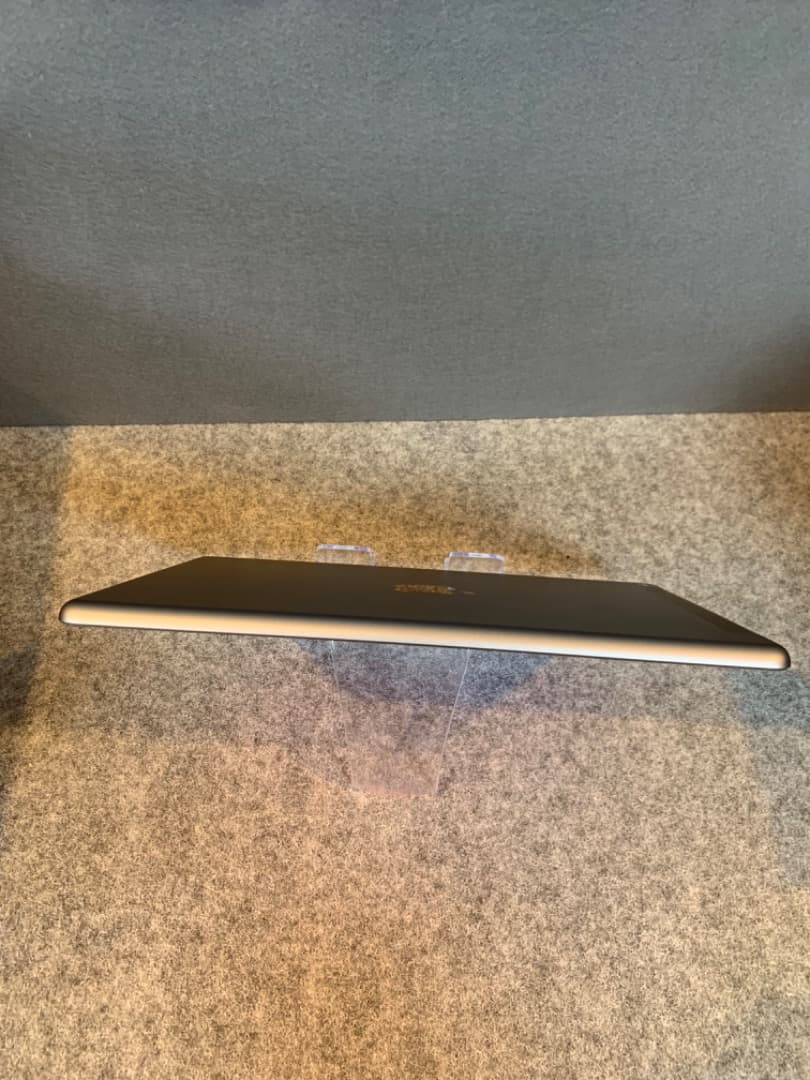 超美品 SIMフリー iPad 第6世代 32GB Wi-Fi+Cellular