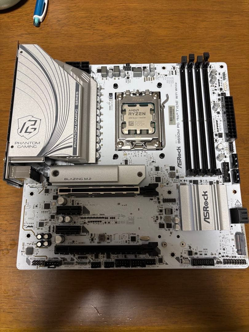 マザーボード B650M PG Riptide WiFi White + 7800x3D