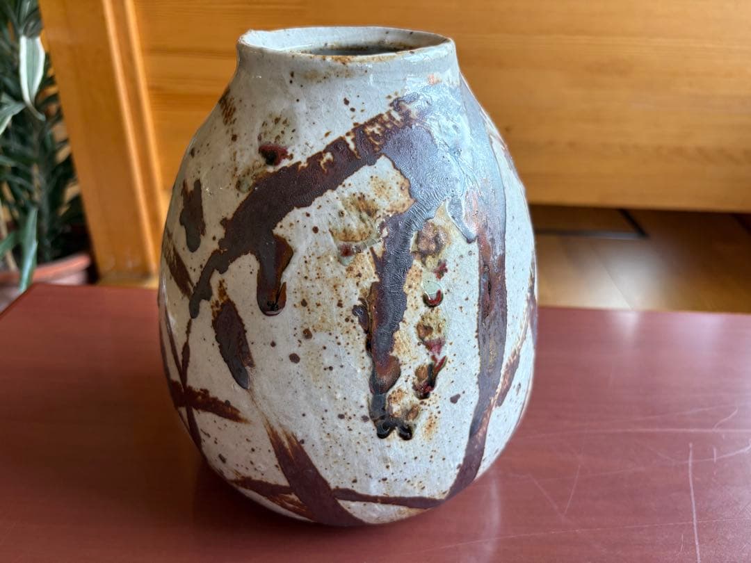 未使用・新品 手作り陶器 花瓶 白茶ストライプ