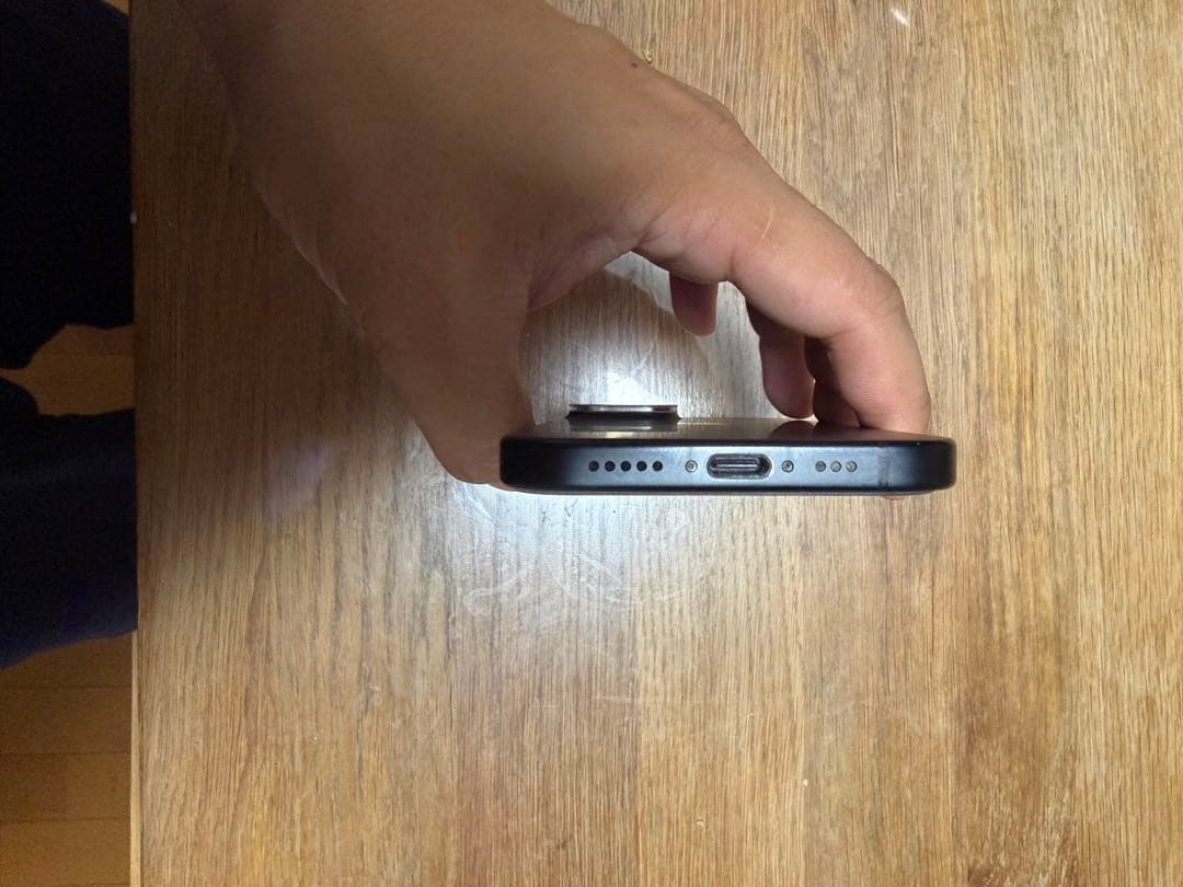 美品 Apple iPhone 15 256GBブラック　SIMフリー