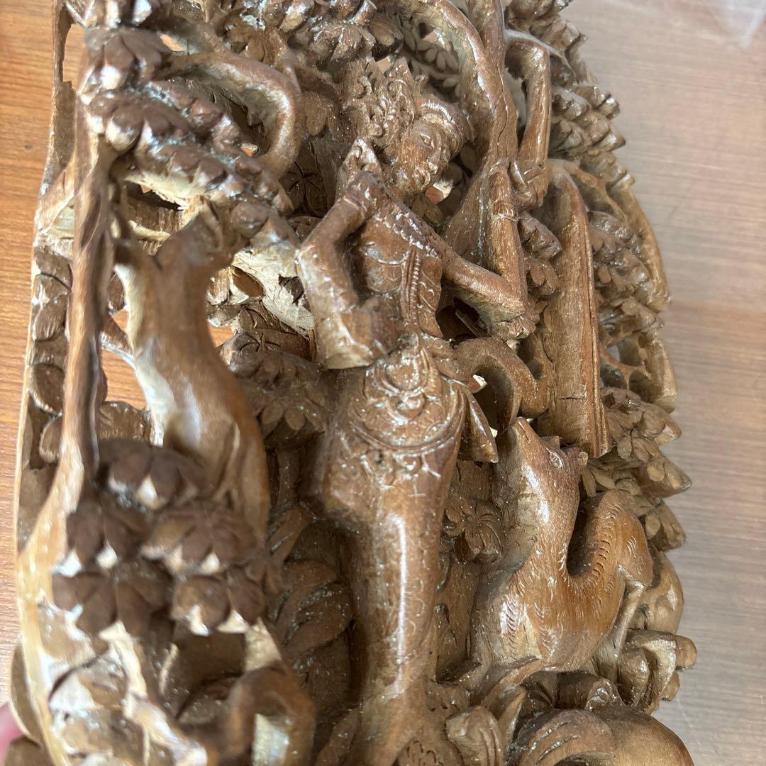 バリ島 GARUDAショップ購入 ヴィンテージ木彫り壁掛けアート（人物と鹿）