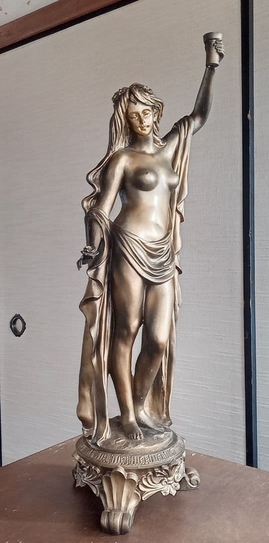 女性像のブロンズ色彫刻 約60cm