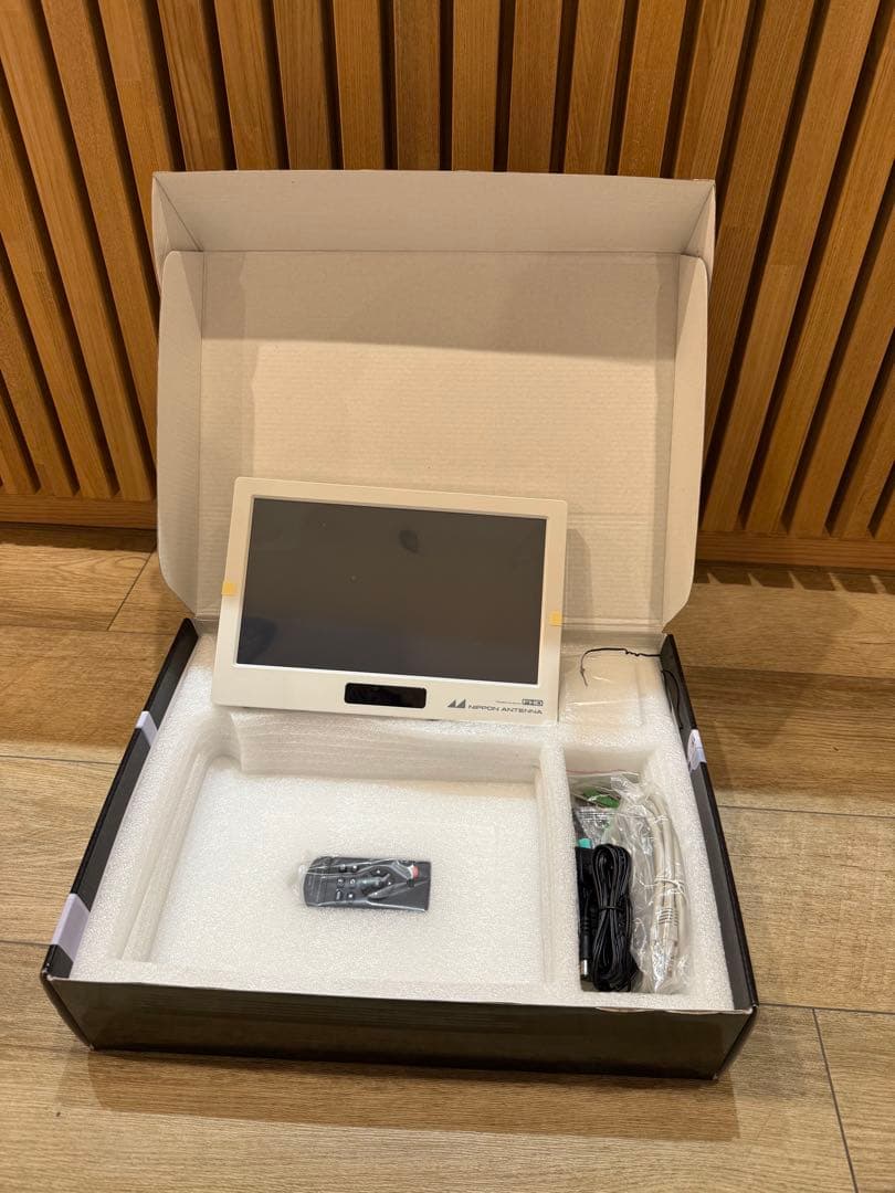 n*m様 日本アンテナ製　防犯カメラ用モニター