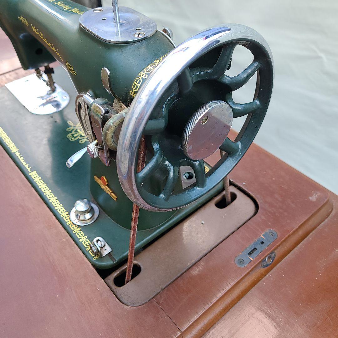 The Hitachi【日立】Sewing Machine HC220