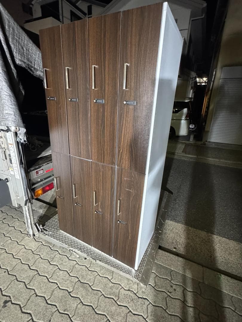 (4291)*株式会社スマイル SMILE 8人用ロッカー(ダイヤル錠)鍵付き。