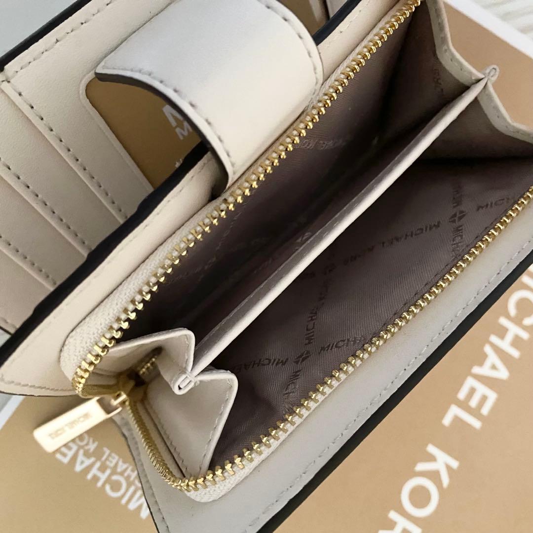 ★ 限定セール！新品 MICHAEL KORS 折り財布 花柄 二つ折り財布