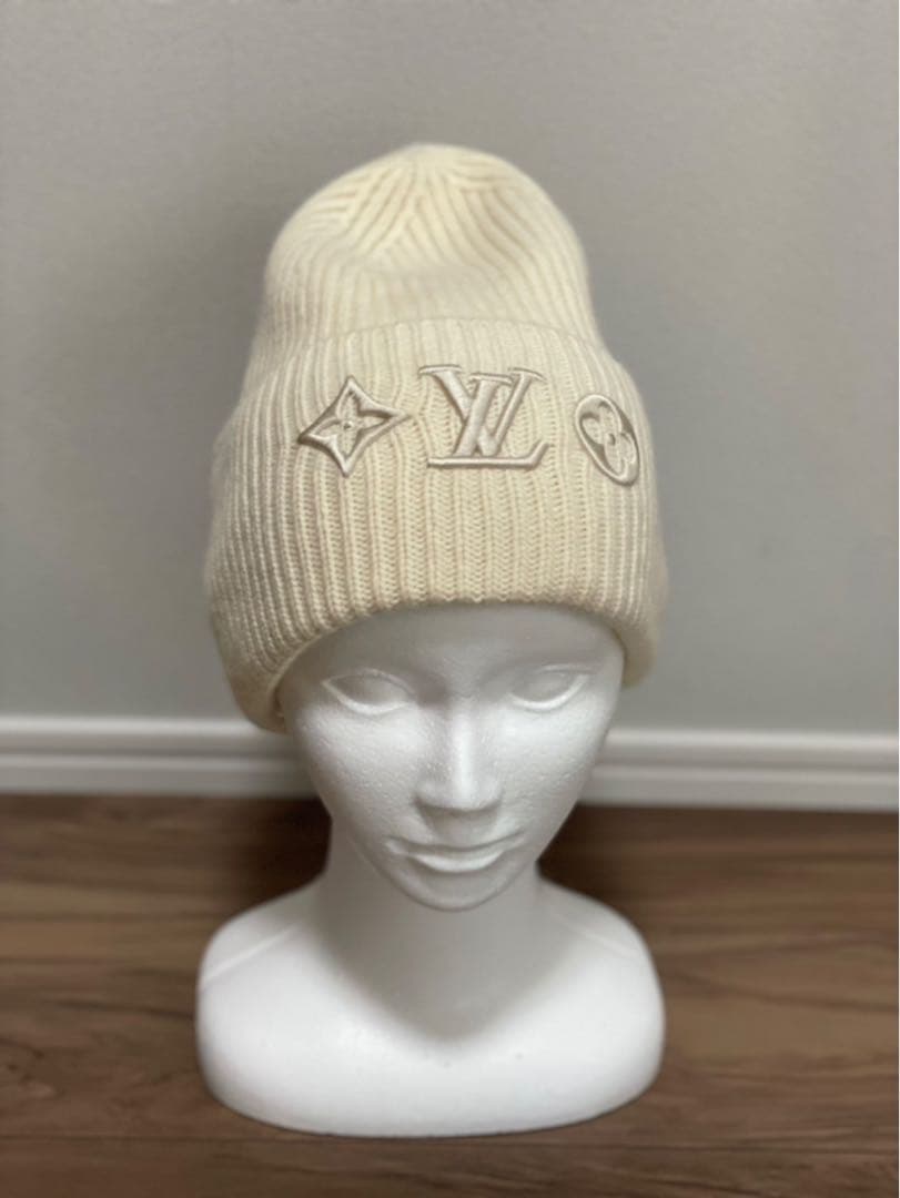 ルイヴィトン　アイボリー ロゴ刺繍 ビーニー