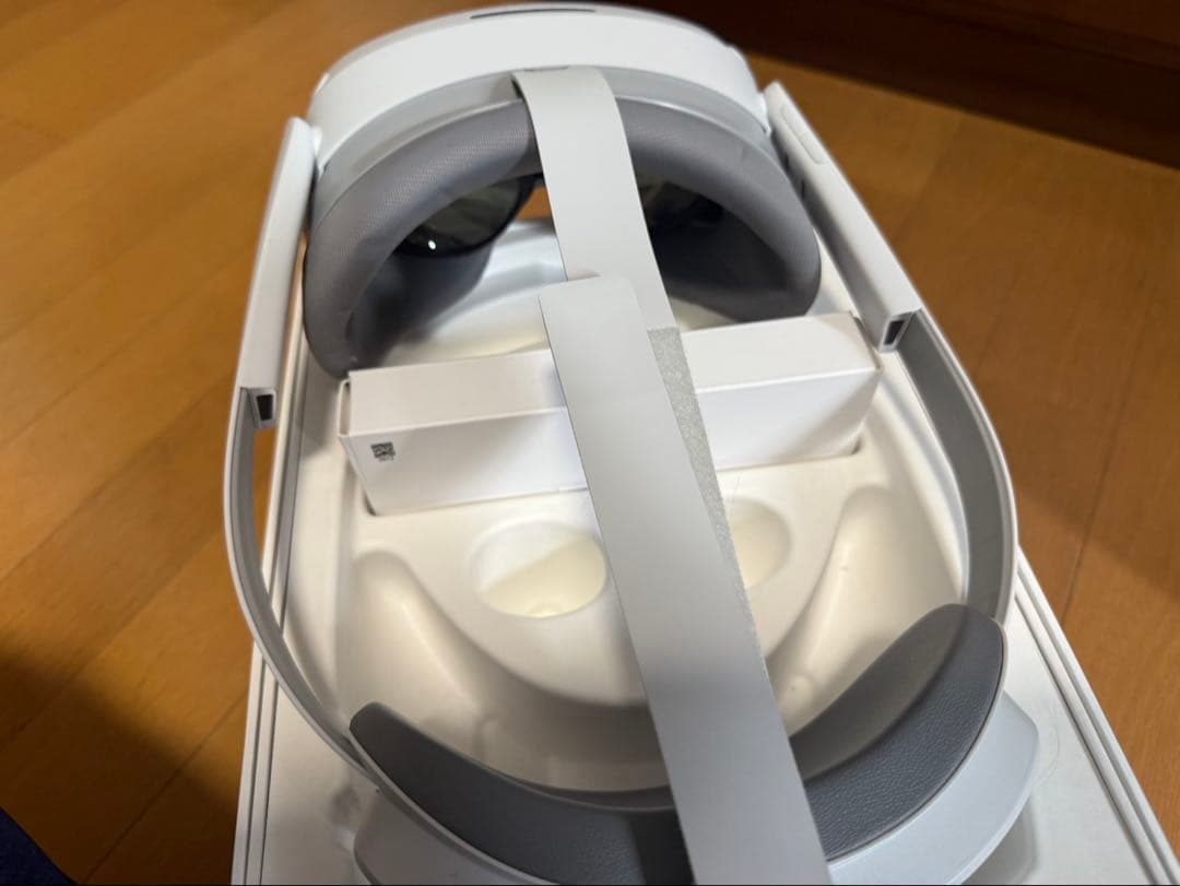 ★中古★【PICO】VRヘッドセット＋モーショントラッカー 説明書・充電器なし