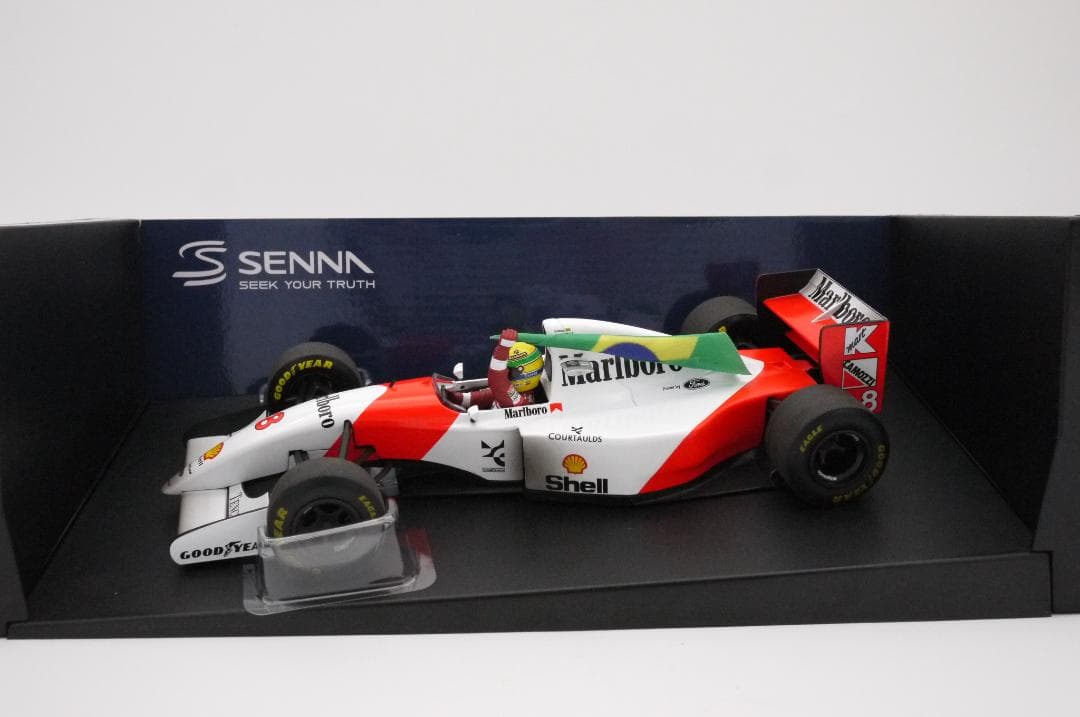 kuus プロフィ重要1/18 マクラーレン MP4/8 フラッグ セナ