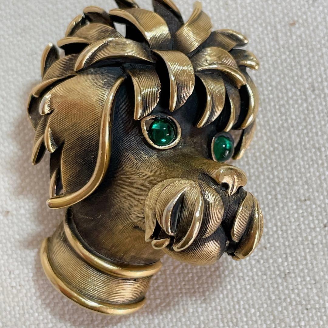 トリファリ 動物 ブローチ 緑の目の犬 プードル