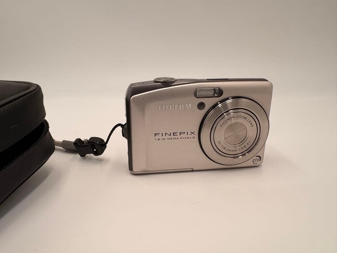 Fujifilm FinePix シルバー コンパクトデジタルカメラ