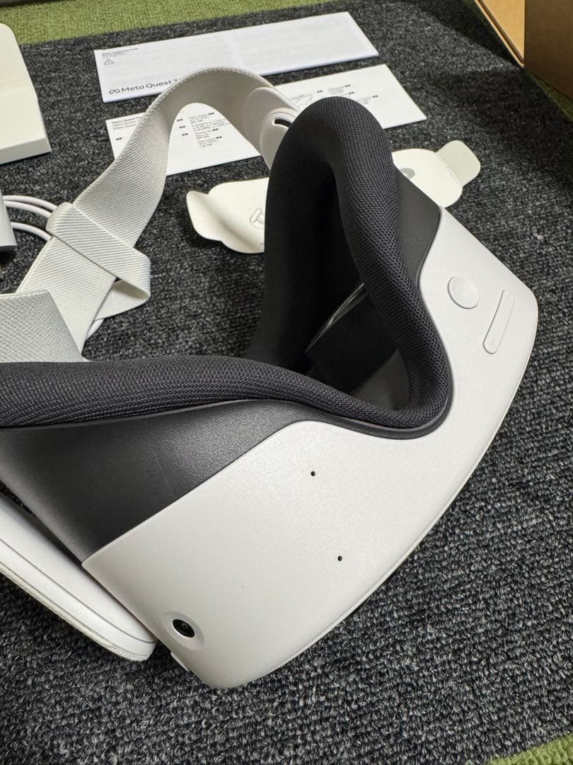  Quest 3S 128GB 本体とコントローラー