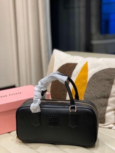 MIU MIU ウィメンズ トートバッグ 未使用 ブラック