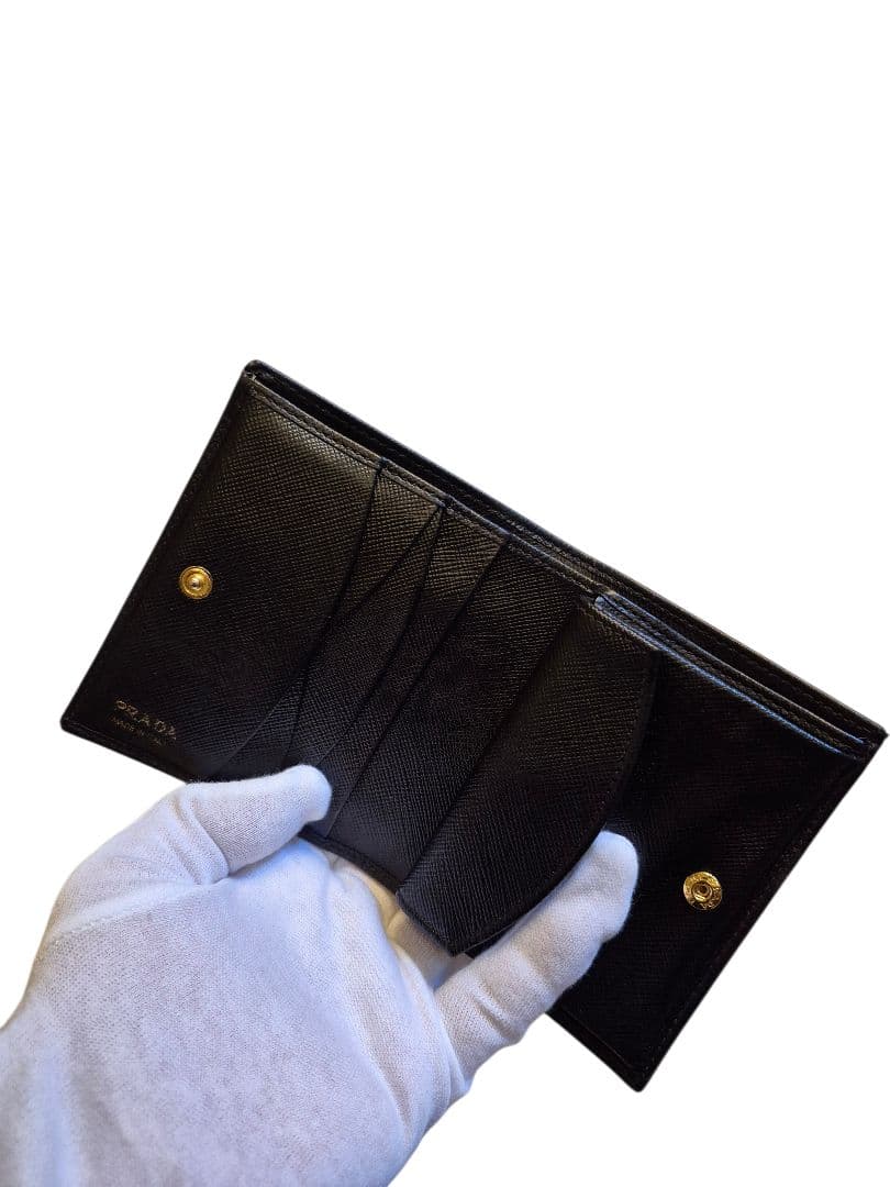 ＰＲＡＤＡ　プラダ　サフィアーノ　二つ折り財布　ブラック革 x