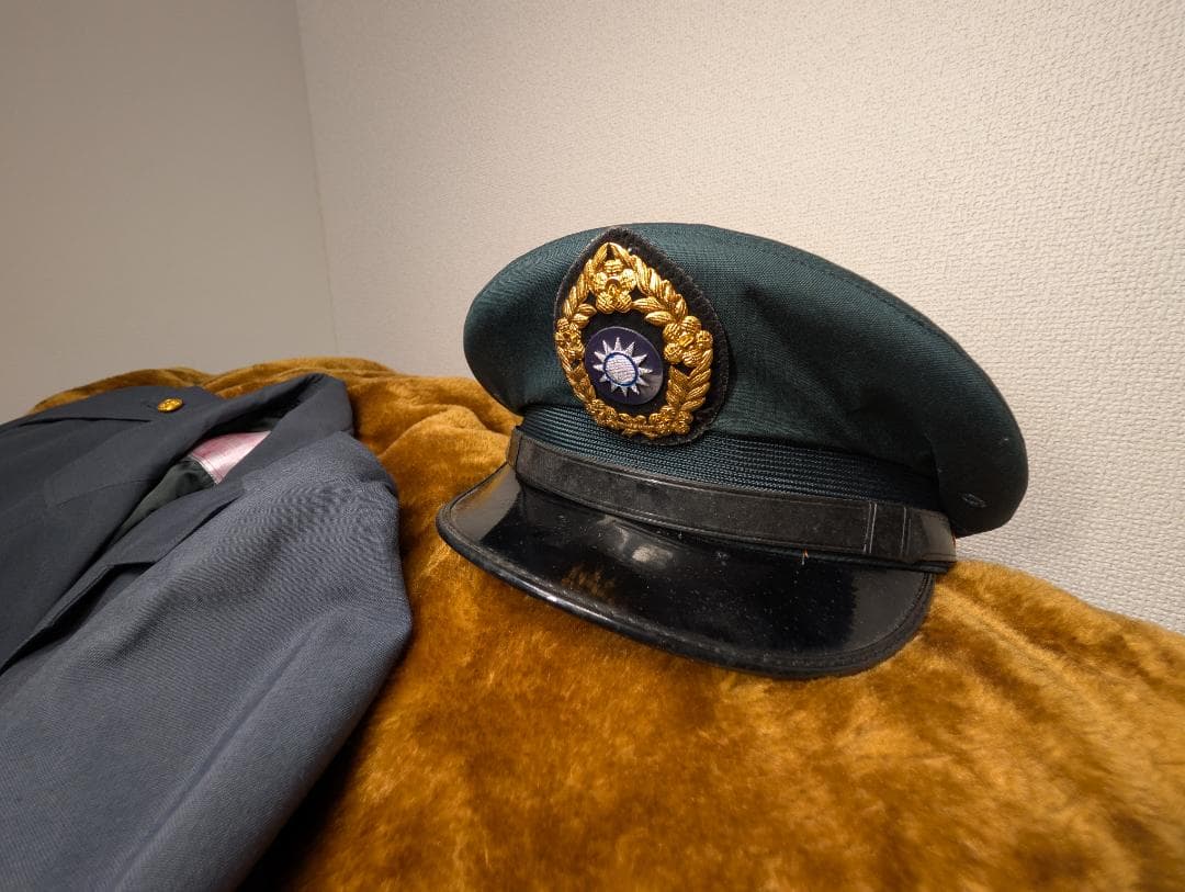 (実物)台湾陸軍官品常装冬服一式　帽子、階級章、ベルト(中華民国 軍常服)