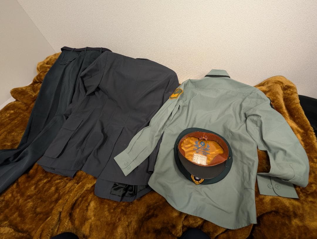 (実物)台湾陸軍官品常装冬服一式　帽子、階級章、ベルト(中華民国 軍常服)