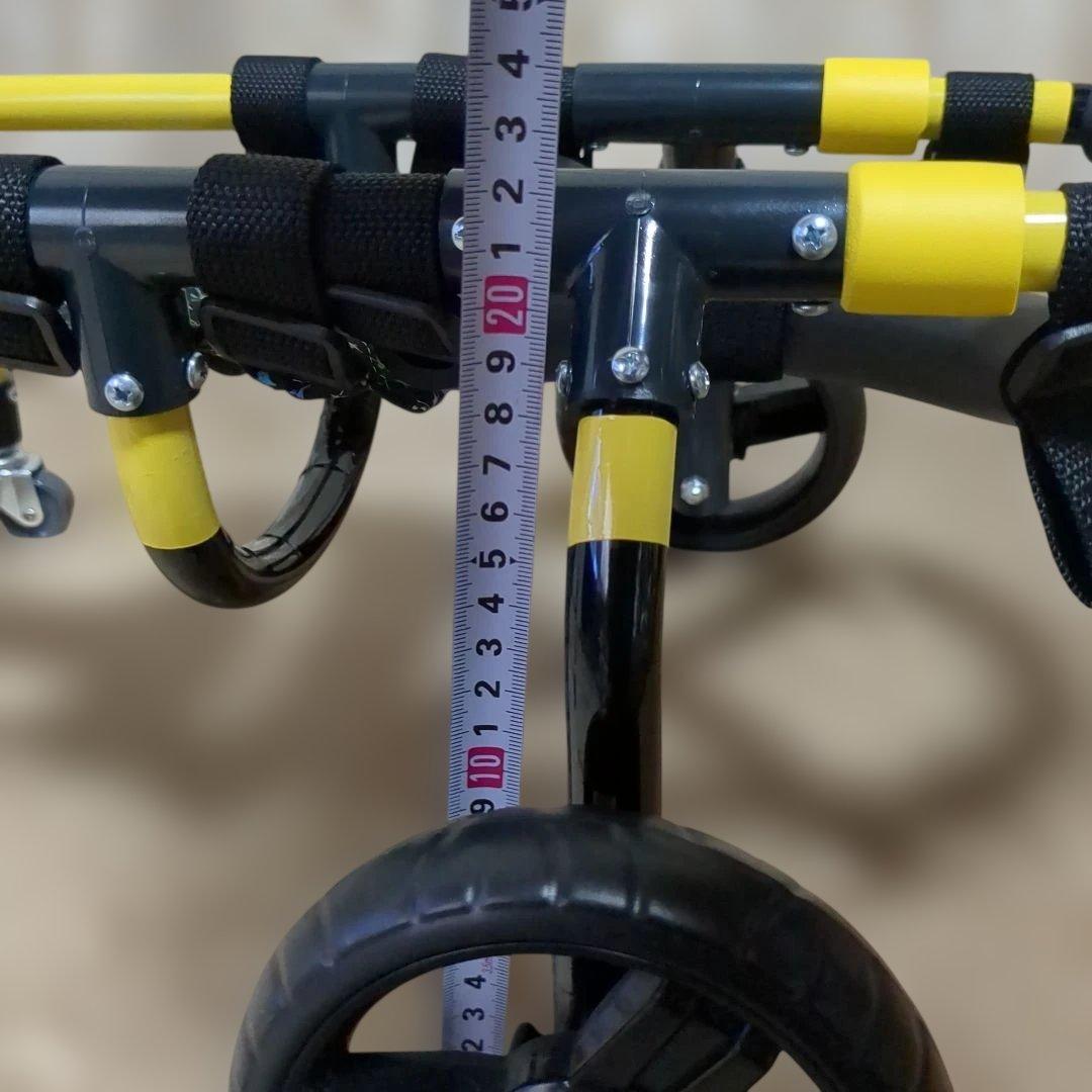 ワンちゃん4輪　リハビリ　食事補助　犬用車椅子　体制維持　犬の歩行器