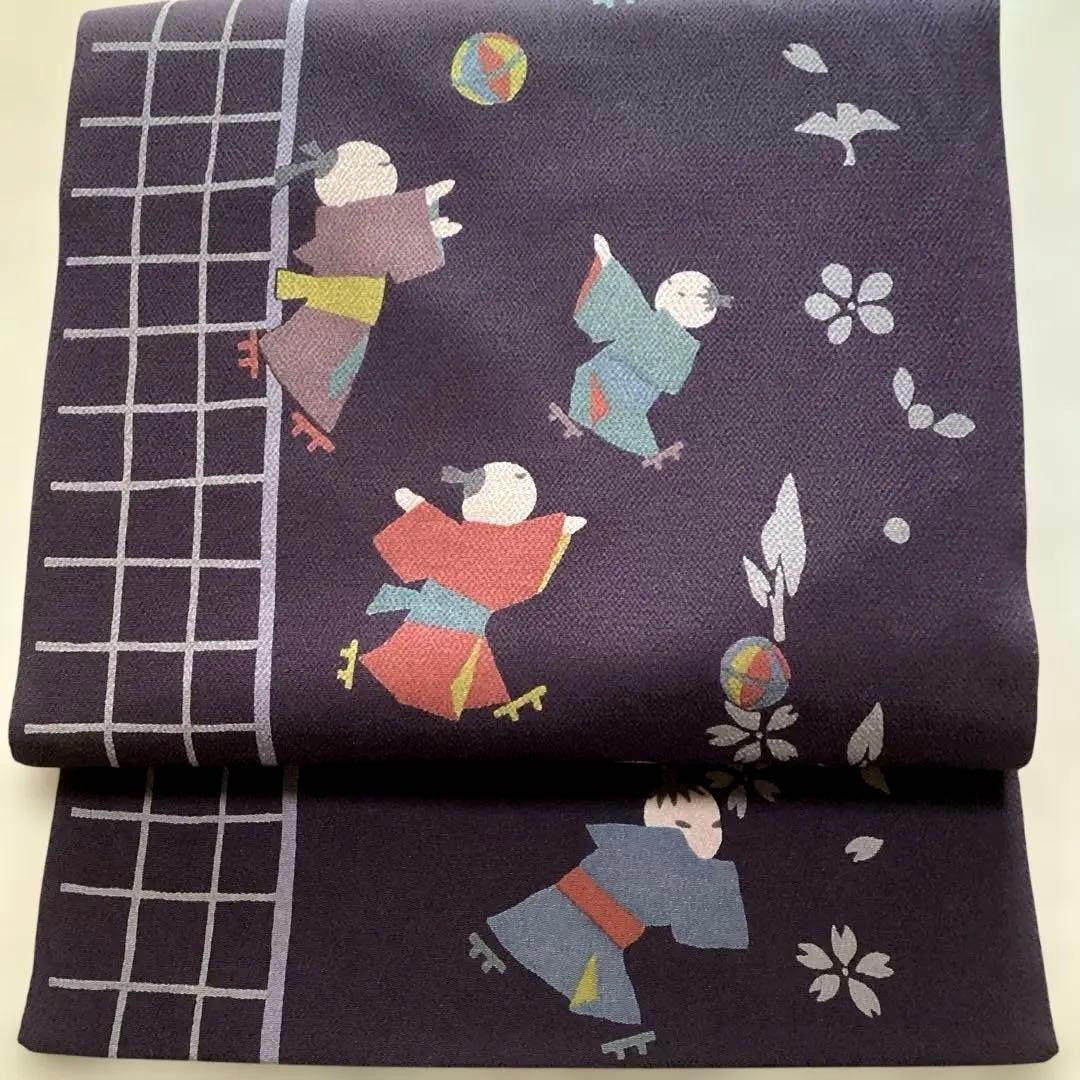 ほぼ未使用品　九寸名古屋帯 全通　正絹縮緬地　濃紫　遊ぶ童子柄　ガード加工済