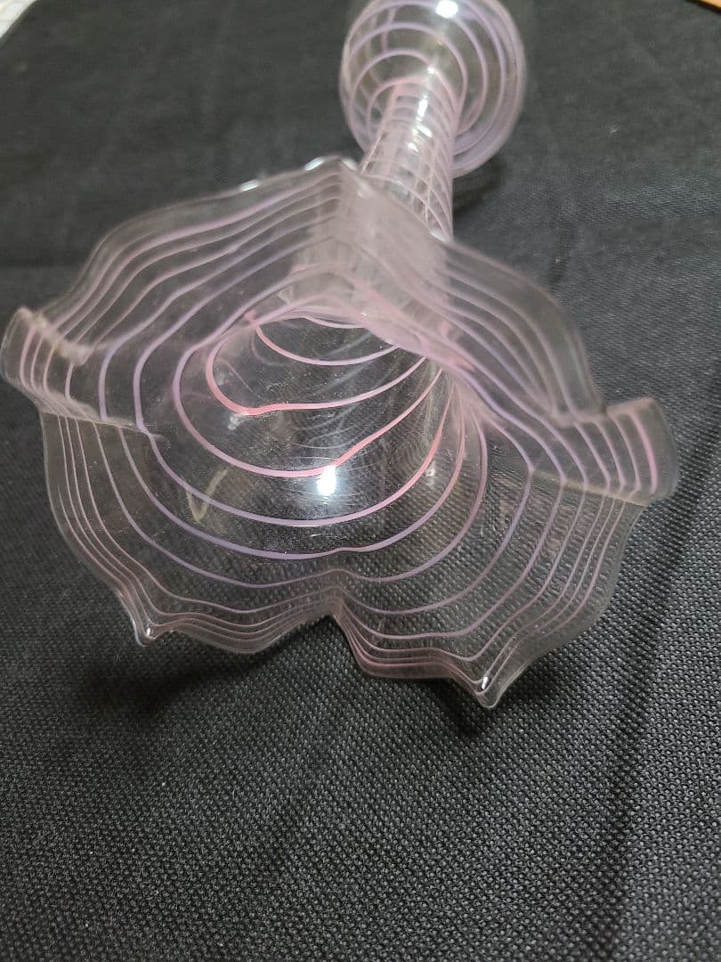 オーストリアビミニ工房によるレース吹きガラス花瓶