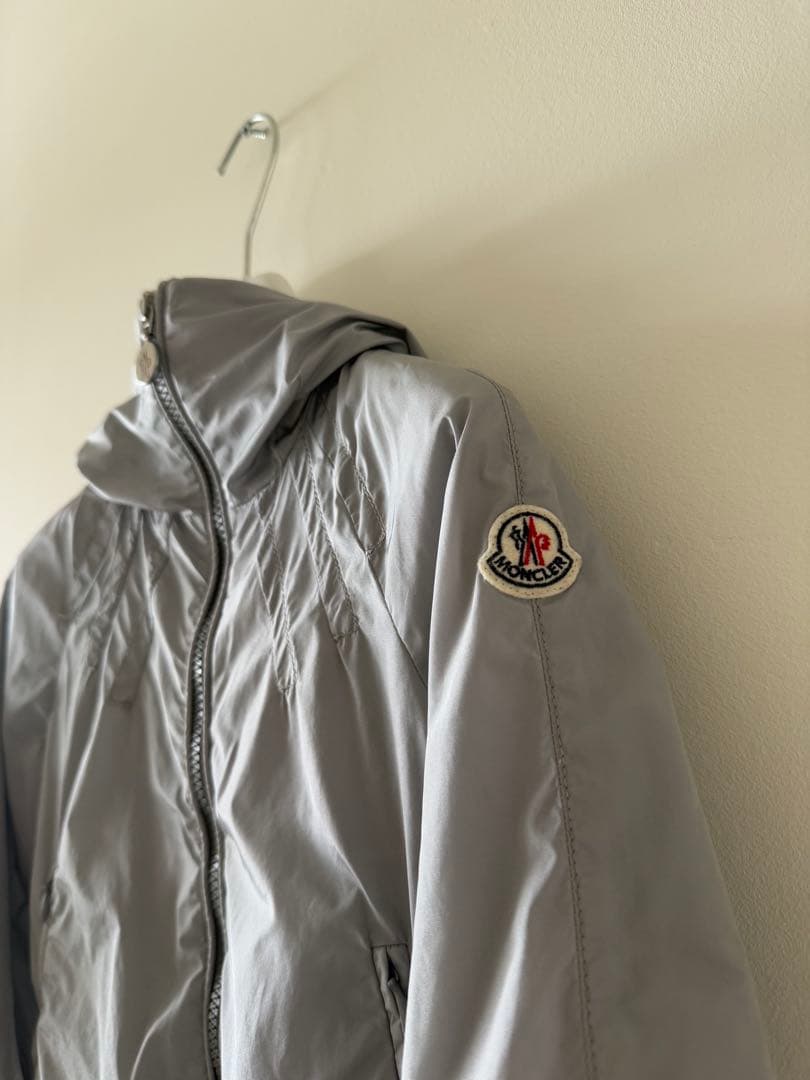 〈クリーニング済み〉モンクレール ナイロンジャケット フード付き ワッペン有り