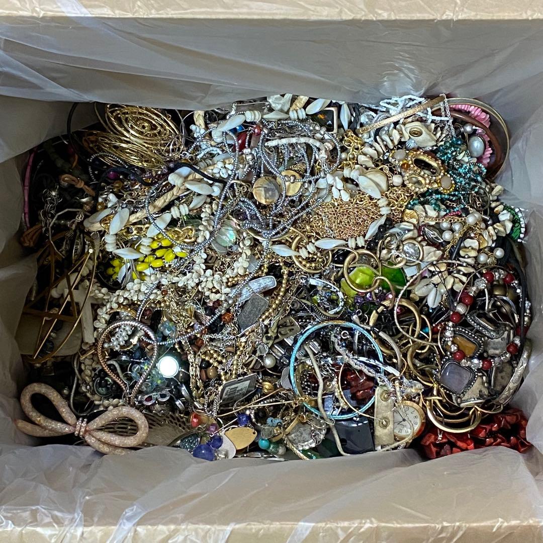大量　まとめ売り　ジャンク　未選別　アクセサリー色々⑥　約9.1㎏　ネックレス他