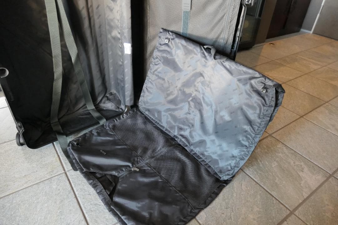 バッグ Rimowa stealth 82L