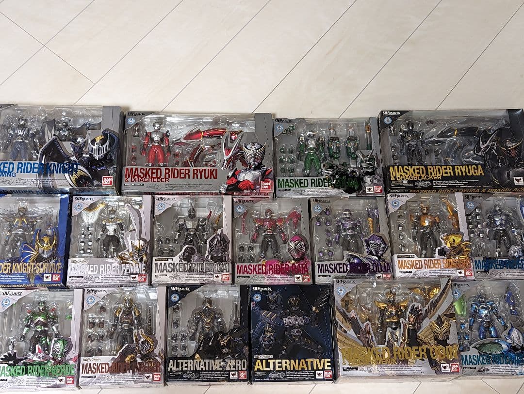 S.H figuarts 仮面ライダー龍騎17体セット