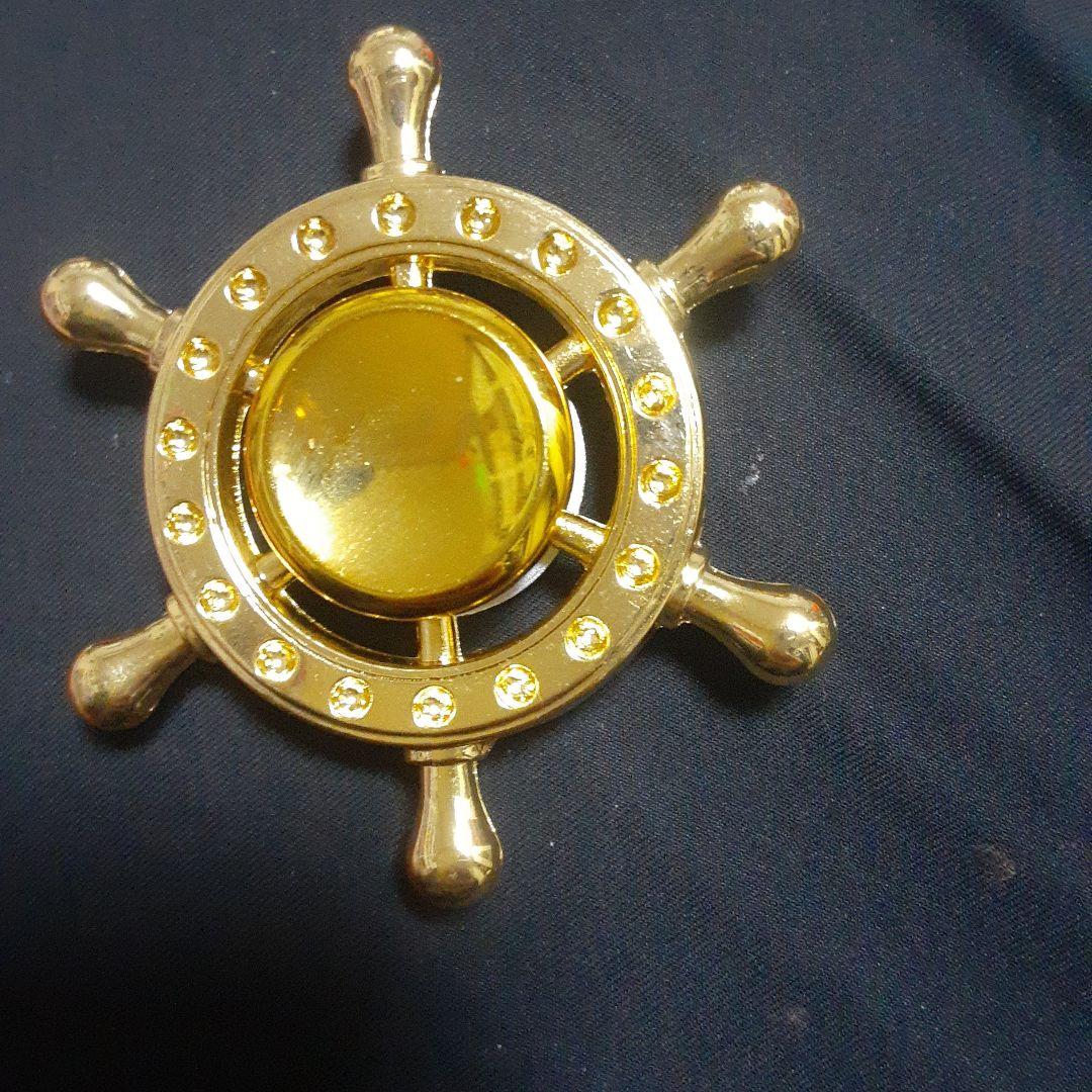 純金だと思い込んでいるハンドスピナー