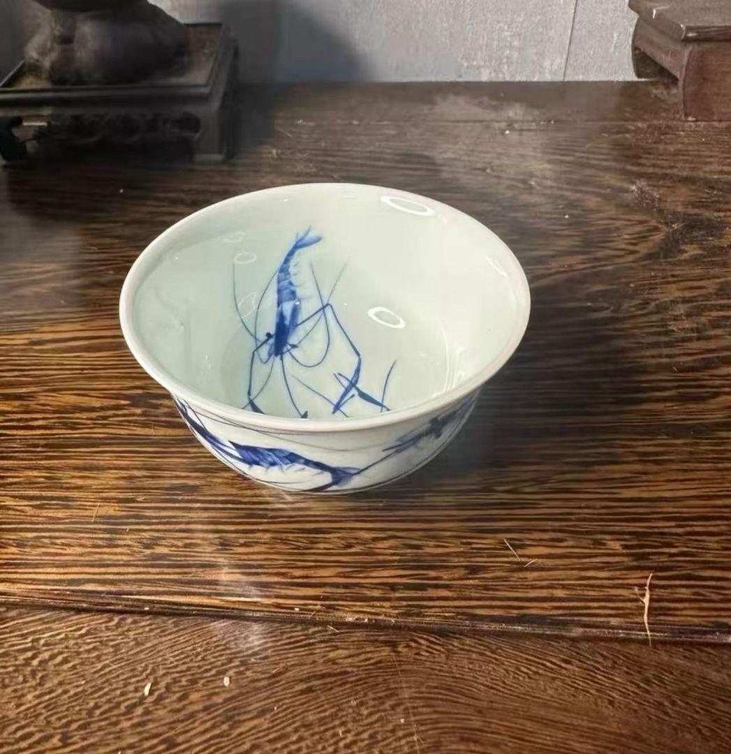 青いエビの絵柄の茶碗
