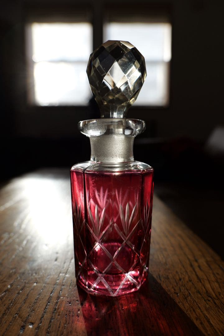 フランス　アンティークの香水瓶　オールドバカラ？