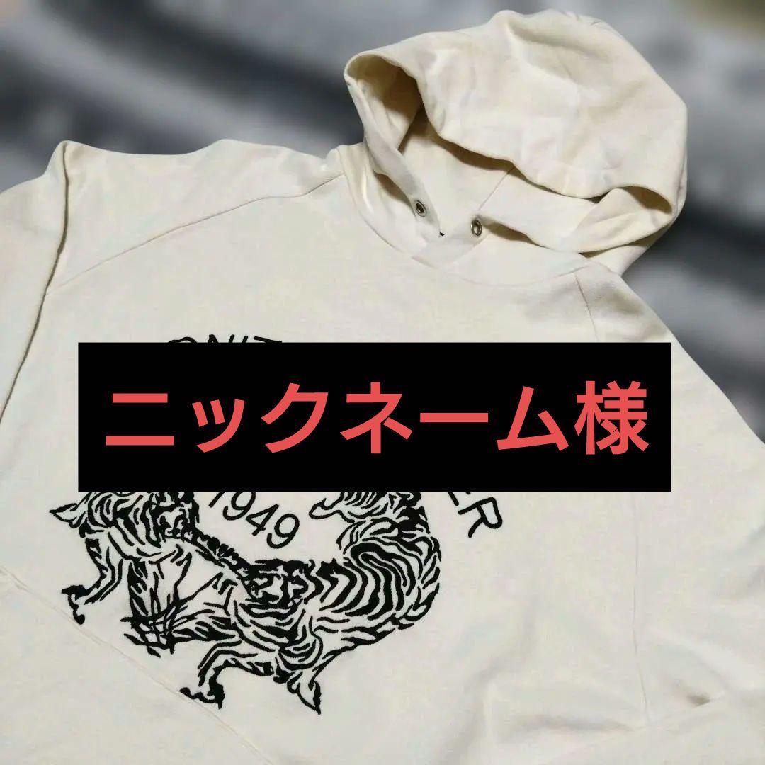 オニツカタイガー　プルオーバーパーカー　メンズMサイズ　　 Lサイズ位あります