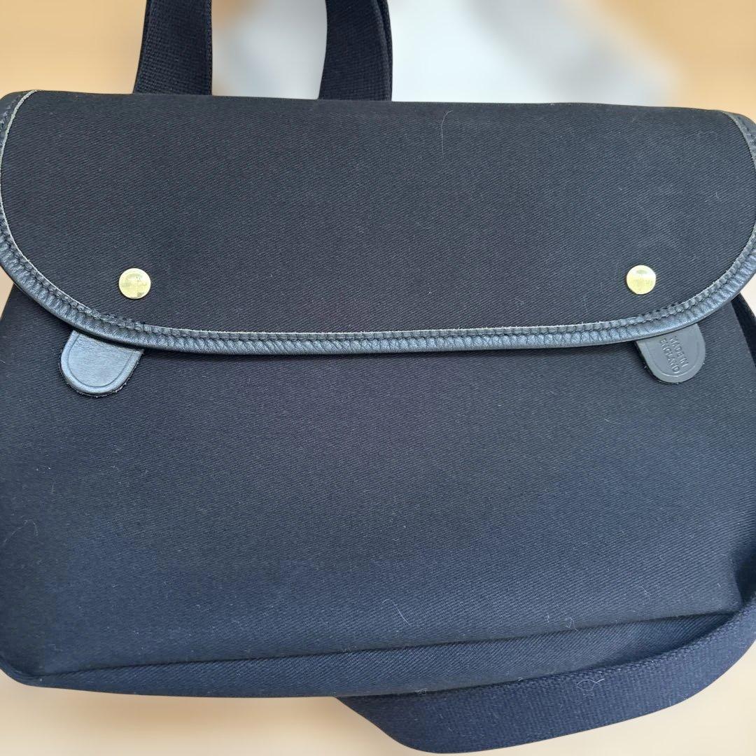 Brady avon ショルダーバッグ　黒