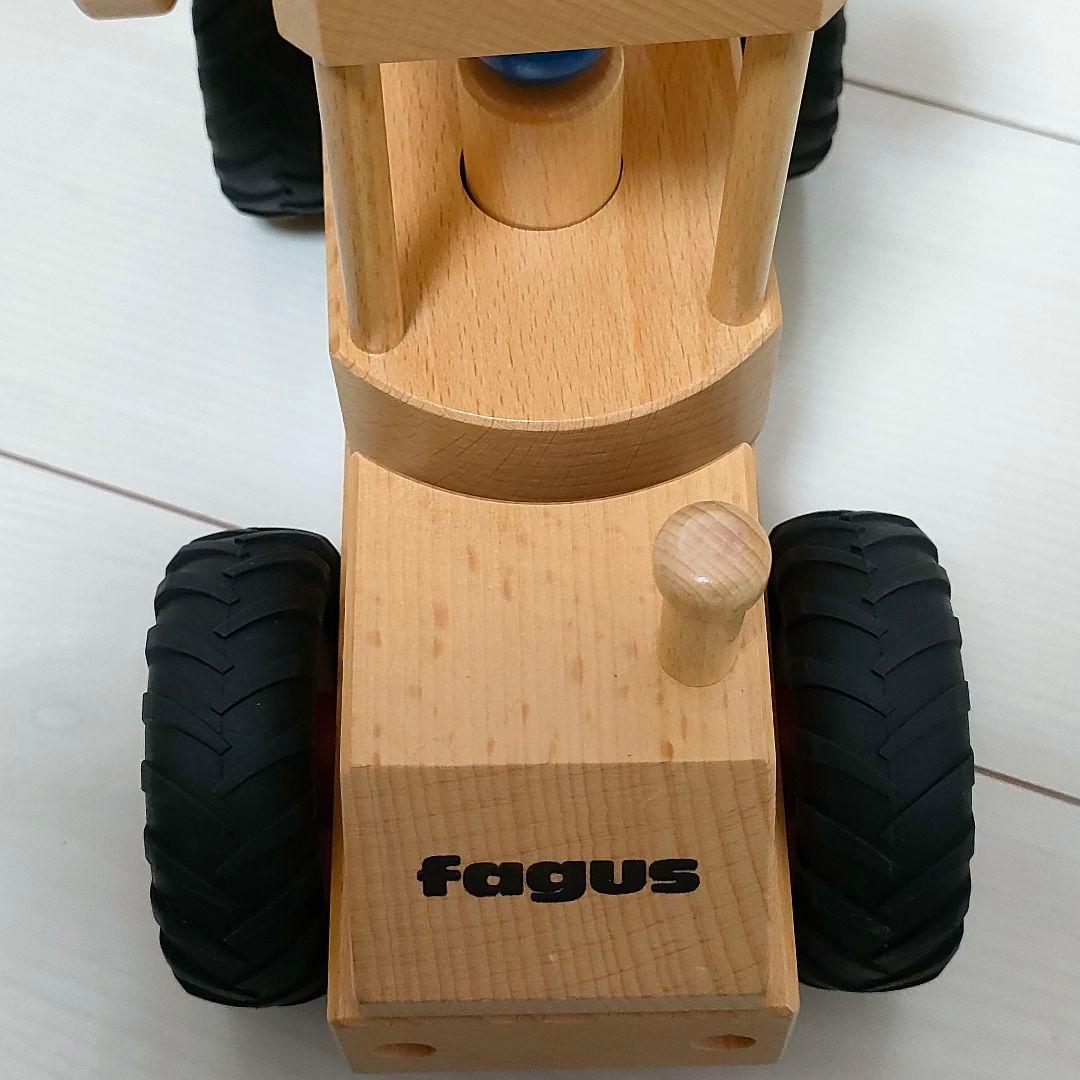 fagus　ブナの木で作られた働く車　ホイールローダー