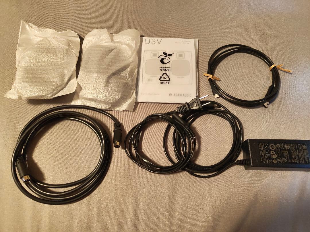 ADAM AUDIO D3V モニタースピーカー