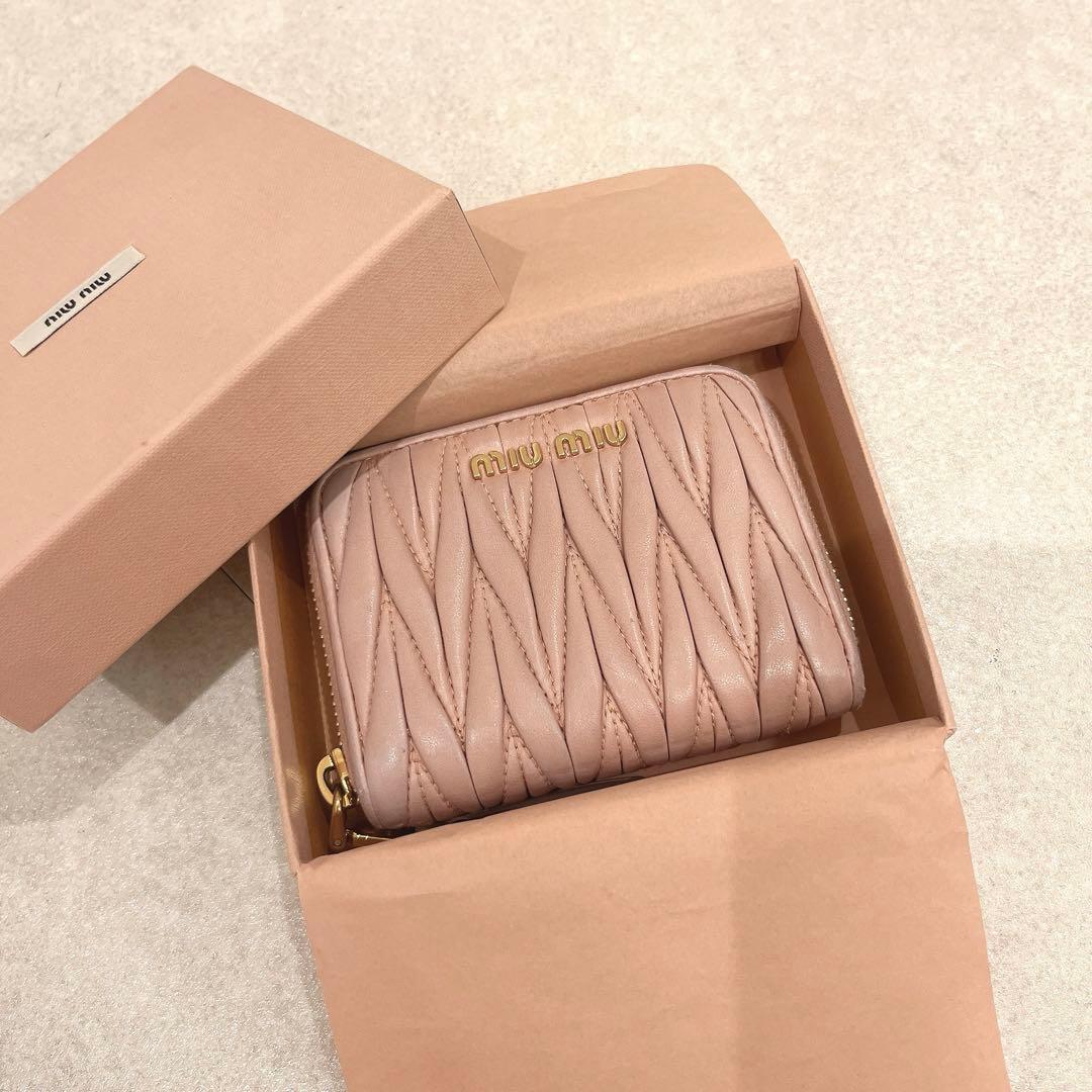 Miu Miu 折り財布 ピンクベージュ ケースマテラッセ