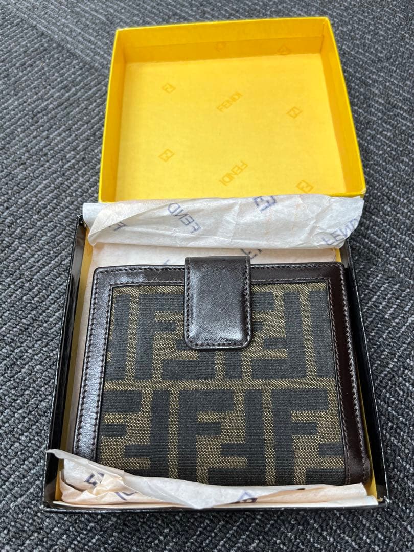 FENDI 二つ折り財布 ブラウン/ブラック