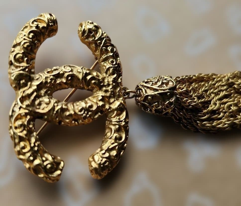 CHANEL シャネル　ブローチ　ココマーク　溶岩